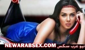 دنيا سمير غانم نايمة على بطنها وصدرها مثير