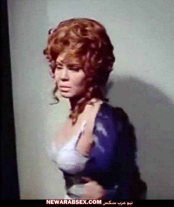 الممثلة المصرية ماجدة تخلع ملابسها